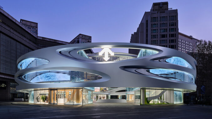 Flagship store DESCENTE a Pechino con facciata a nastro di Möbius