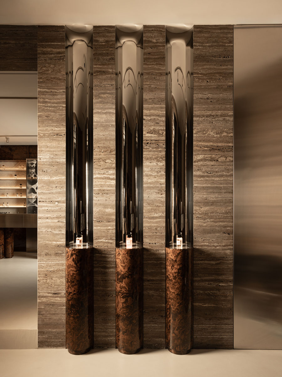 Jolie boutique in Naples with travertine portal and burl wood counter