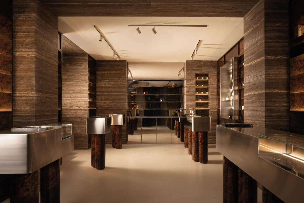 Jolie fragrance display area in Naples with travertine and steel furnishings