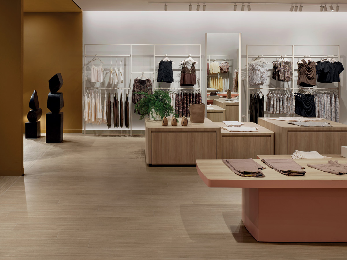Reitmans interior in Laval with light wood furniture and pink display structures