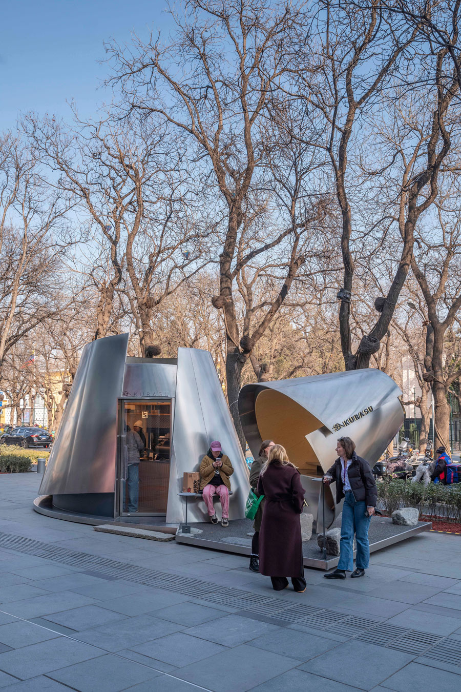 Kurasu Pop-Up in Beijing with its open volume facing the pedestrian route