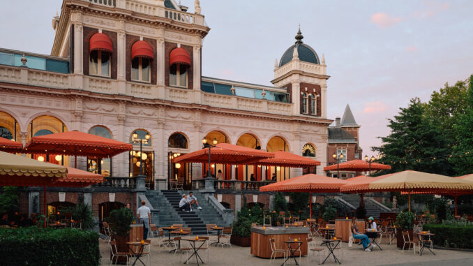 Café Vertigo nella terrazza dello storico Vondelpark Pavilion ad Amsterdam