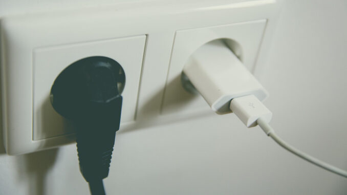 Prese elettriche e dispositivi collegati per i consumi di energia in casa