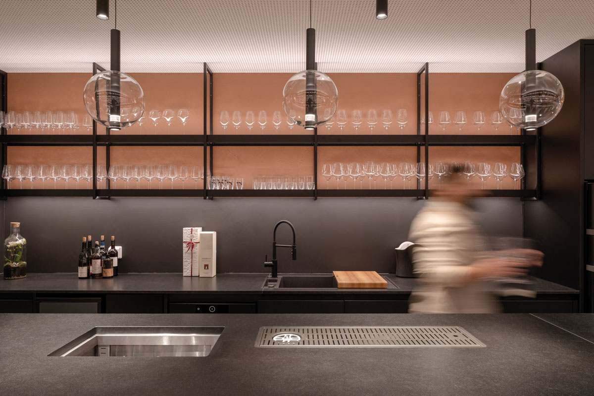 Tasting area at Enoteca da Aldo in Bolzano with burgundy seating