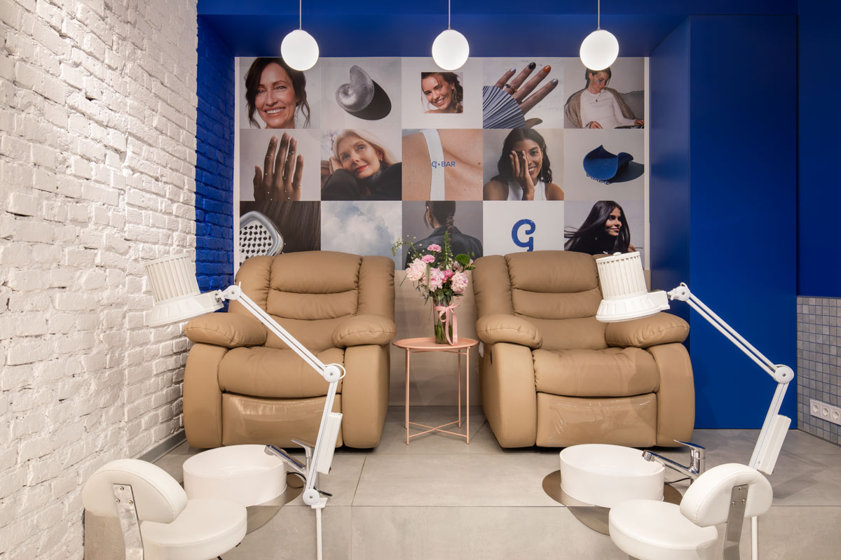 G×BAR manicure area with exposed white brick wall and workstations