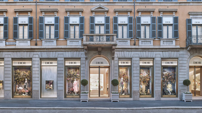 Facciata della House of Dior in via Monte Napoleone a Milano