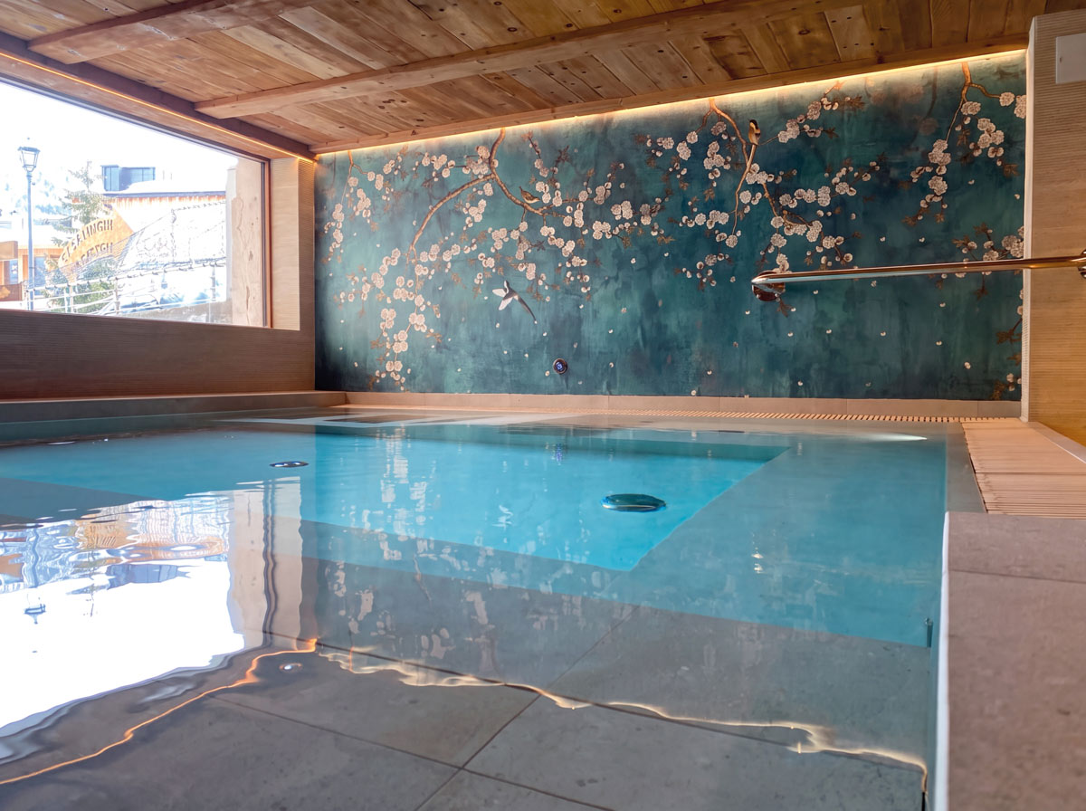 Spa con carta da parati Klamoo ispirata alla natura e all’estetica orientale