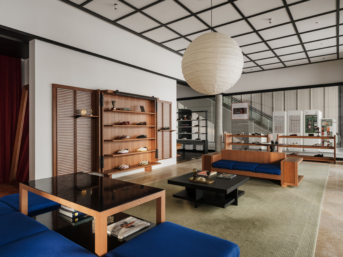 Lounge at PANE Shenzhen Bay with pale timber furniture and blue seating