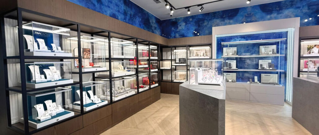 Intuera Jewellery a Baku, vista degli interni con vetrine illuminate e pareti blu progettati da Arquitect Contract