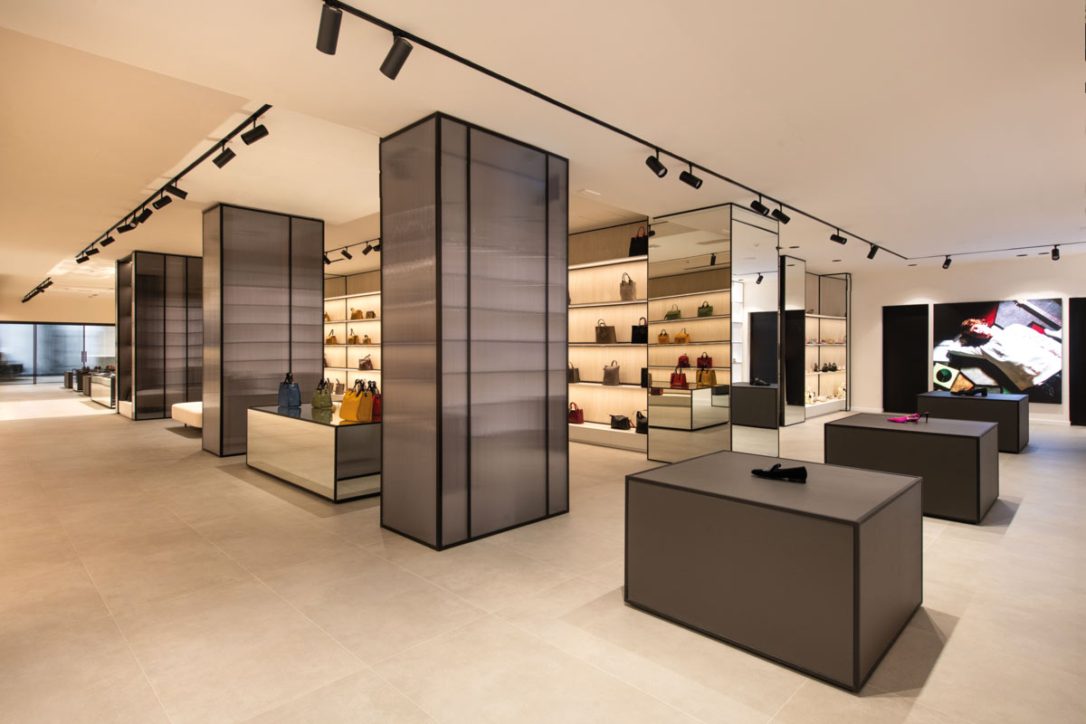 Showroom D’Asdia, quinte architettoniche e sistemi espositivi che scandiscono il percorso
